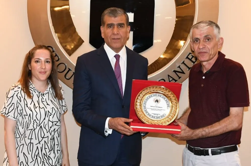 MAHSUM ALTUNKAYA MİDYAT LGS BİRİNCİSİ ÖĞRENCİYİ ÖDÜLLENDİRDİ