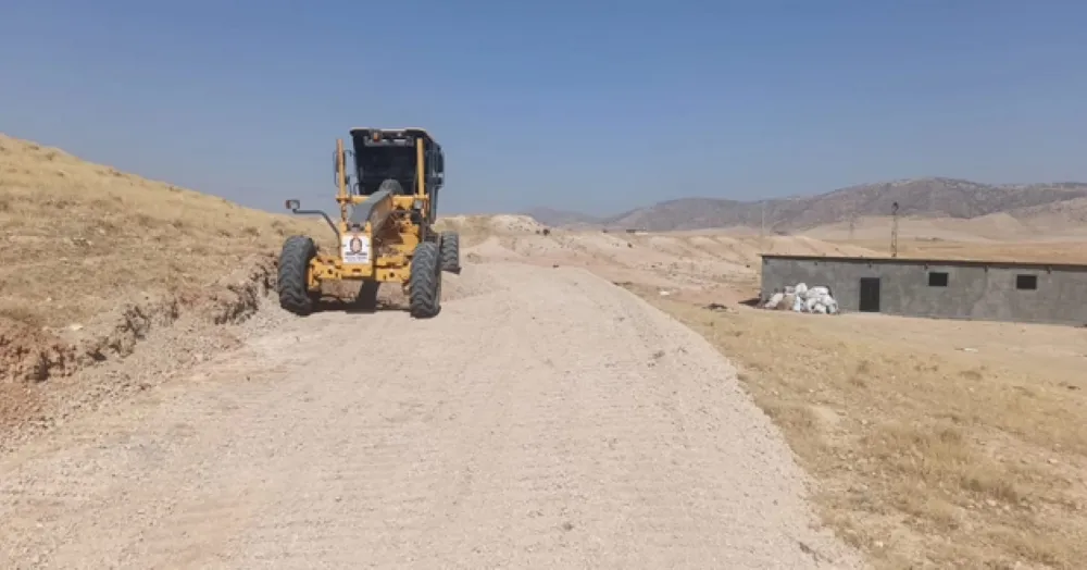 Kızıltepe İlçesinde 5 mahallede yol yapım ve çevre çalışması sürüyor