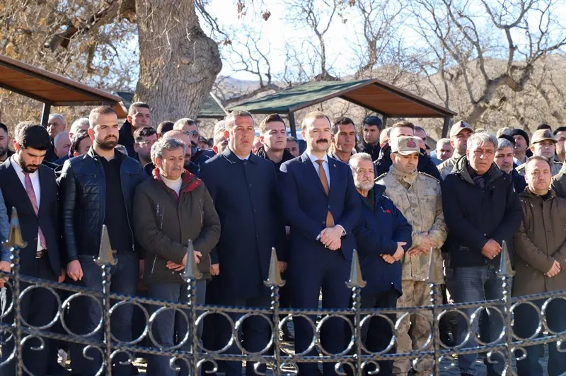 SAVUR AKYÜREK ORMANCIK ŞEHİTLERİ DUALARLA MEZARLARI BAŞINDA ANILDI