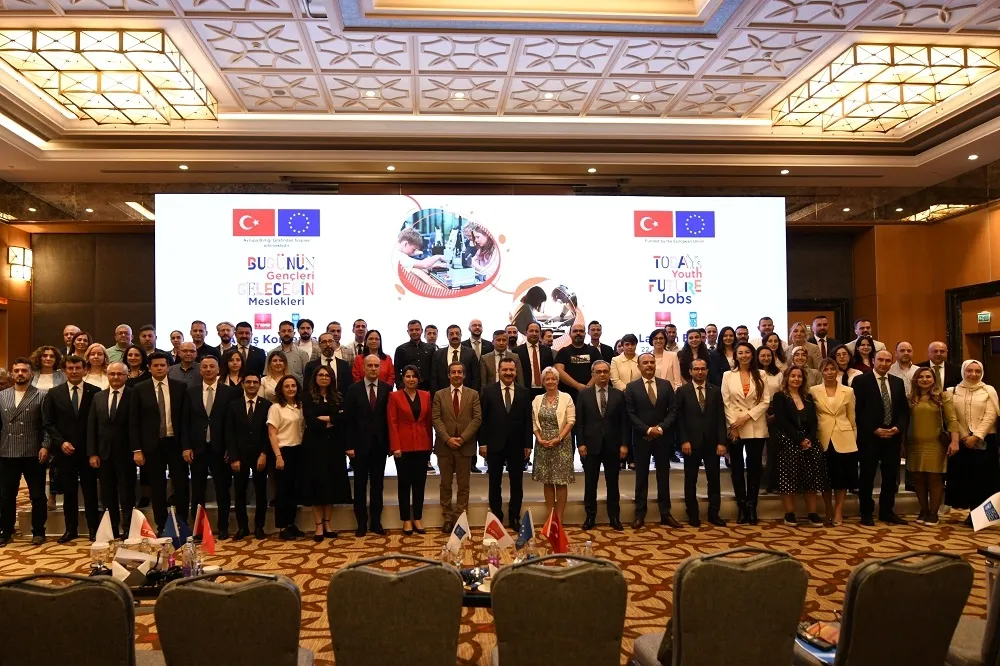 45 Adet Dijital Gençlik Merkezleri Açılış Etkinliği 