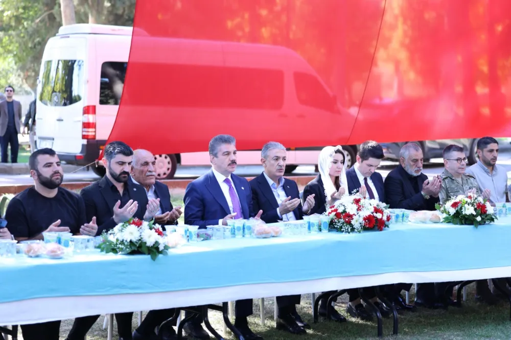 NUSAYBİN İLÇESİNDE ŞEHİT EDİLEN 12 VATANDAŞ İÇİN ANMA PROGRAMI DÜZENLENDİ
