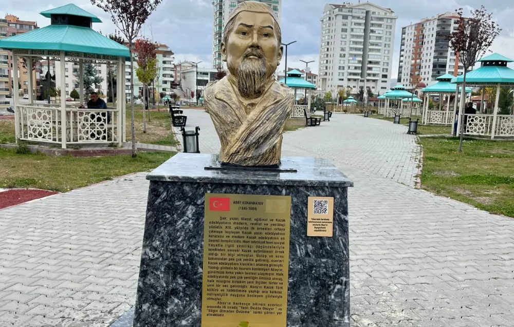 Abay Kunanbayev Büstü Restore Edildi
