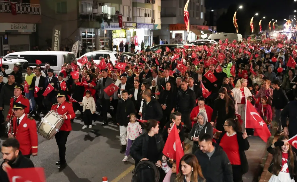 Binlerce Aliağalı Cumhuriyet Kortejinde Buluştu