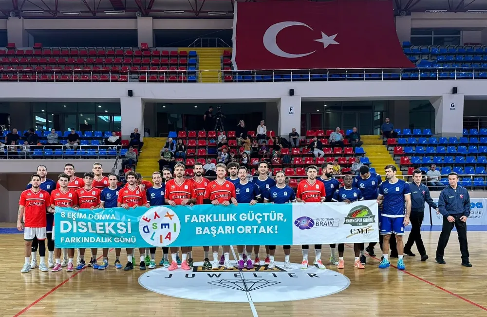 Disleksi Farkındalığı İçin Sahaya Pankartla Çıktılar