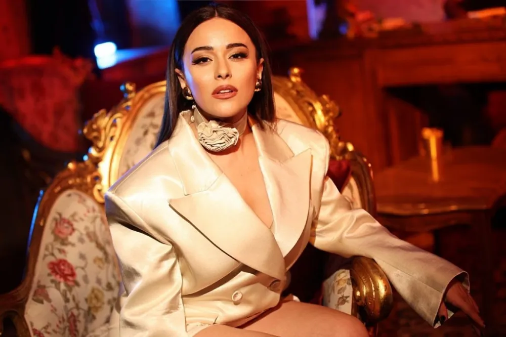 Ünlü şarkıcı Hilal Altın