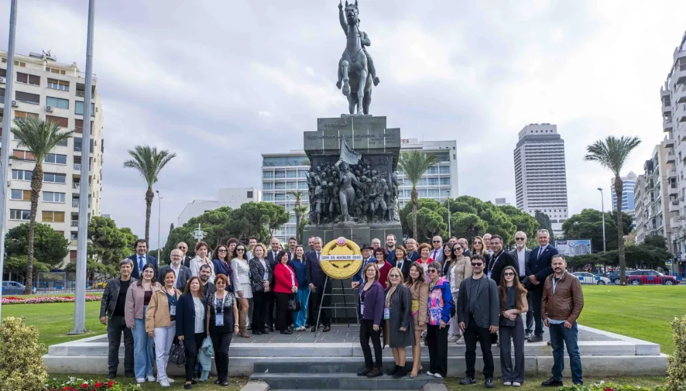 Egeli Diş Hekimleri Atatürk Anıtı’nda Buluştu