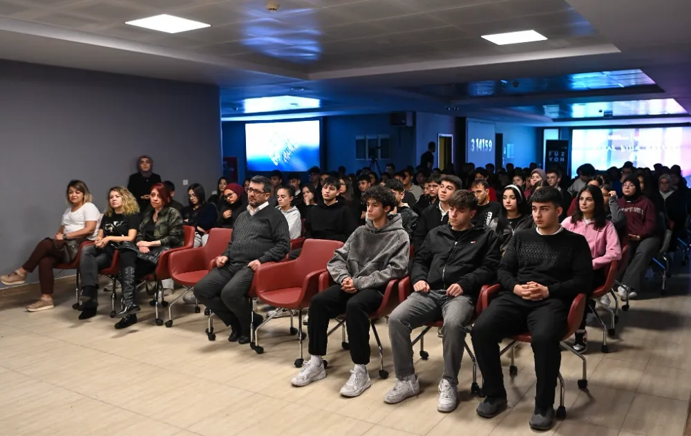 Mamak’ta Gençler Antarktika’nın Bilim Dünyasıyla Buluştu