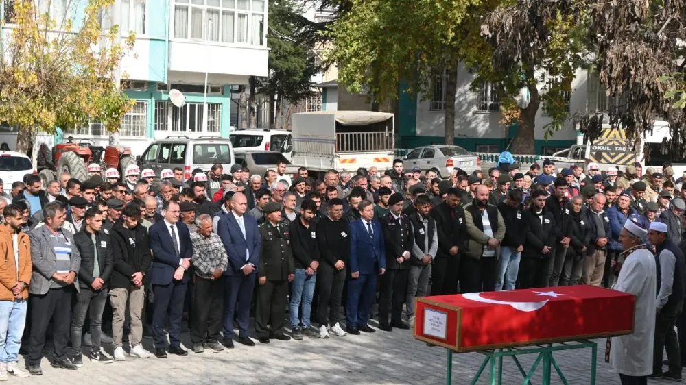 MARDİNDE GÖREV YAPARKEN  İZİNDE BULUNDUĞU MEMLEKETİNDE  TRAFİK KAZASINDA ŞEHİT DÜŞEN ASKER SON YOLCULUĞUNA UĞURLANDI