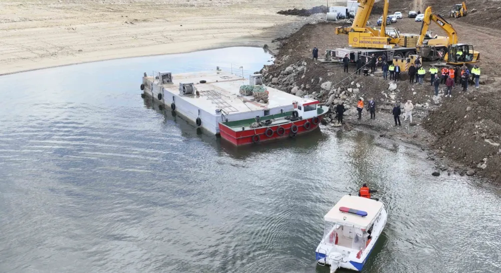 ASKİ ÇAMLIDERE BARAJINDA YÜZER POMPA SİSTEMİ KURDU