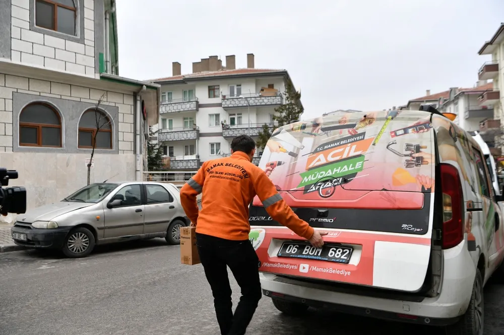 YAŞLI TEYZENİN İMDADINA MAMAK BELEDİYESİ ACİL MÜDAHELE ARACI YETİ,ŞTİ