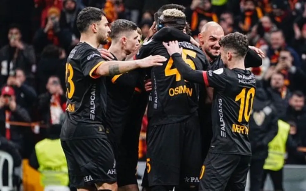 Galatasaray - Adana Demirspor maçı tatil edildi