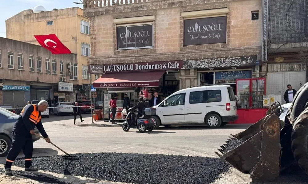 Midyat’ta Asfalt Bakım ve Onarım Çalışmaları Hız Kesmeden Sürüyor