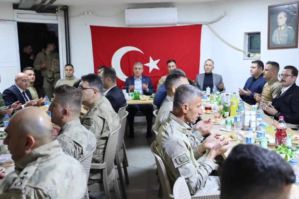 MARDİN VALİSİ TUNCAY AKKOYUN MEHMETÇİKLERLE İFTAR YEMEĞİNDE BULUŞTU
