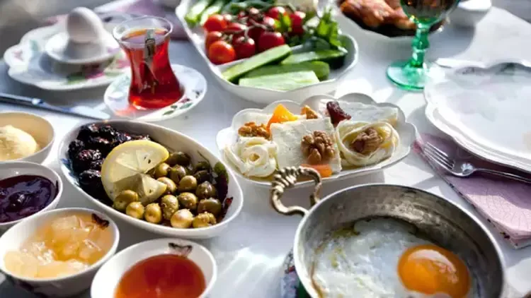 SAĞLIKLI BİR BAYRAM İÇİN 9 ÖNEMLİ ÖNERİ 
