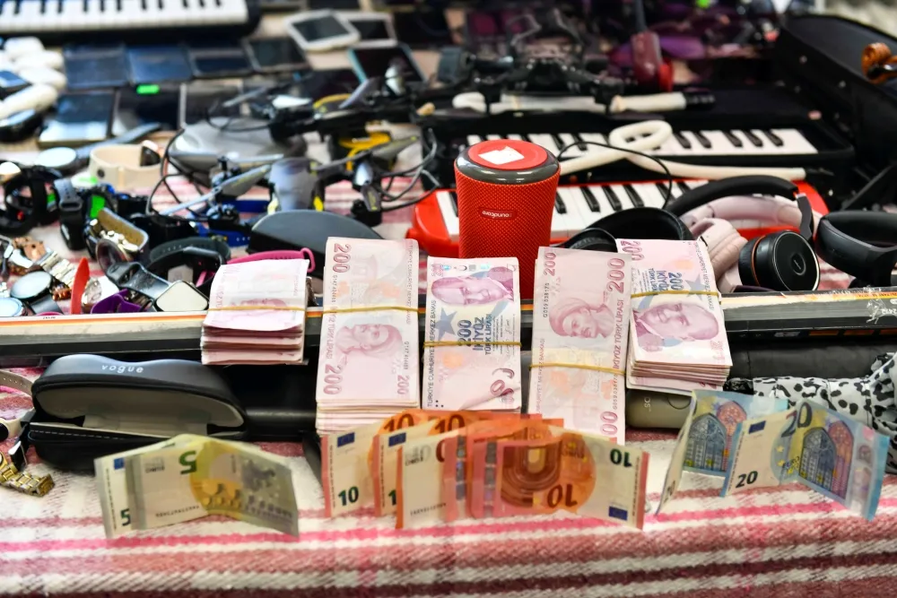 EGO OTOBÜSLERİNDE UNUTULAN EŞYALAR ARASINDA NE ARARSAN VAR!