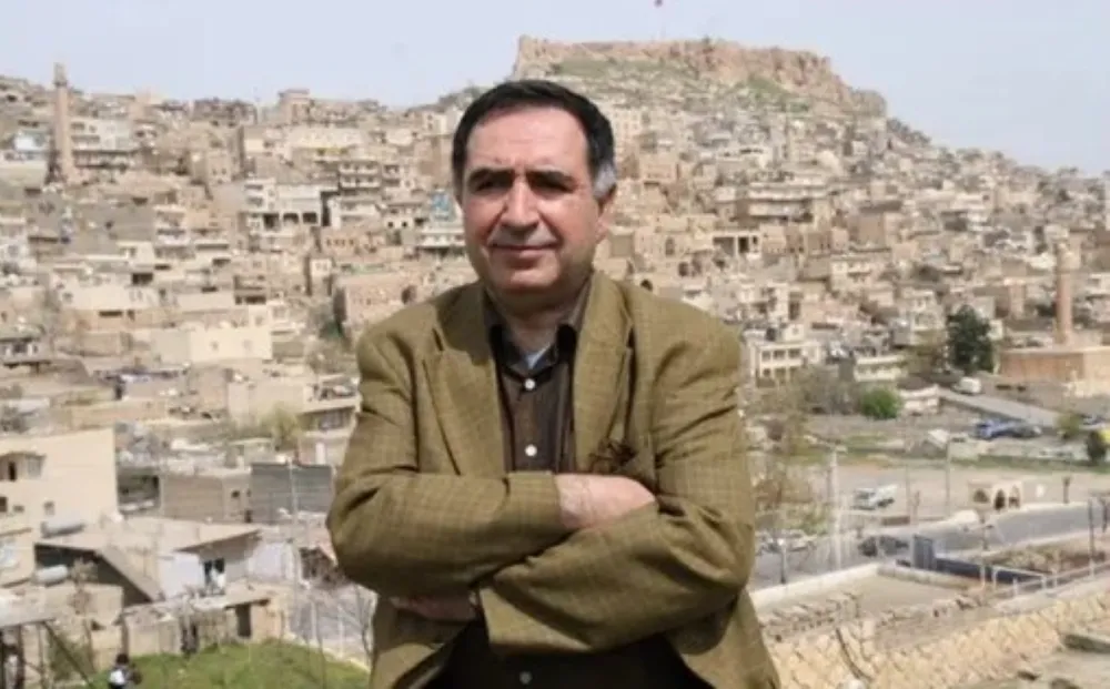 YAZAR BÜLENT TEKİN