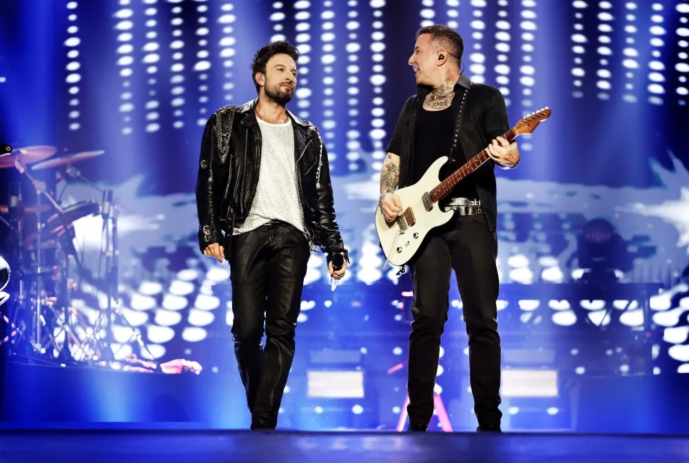 Megastar Tarkan, Yeni Şarkılarıyla Düsseldorf’taydı!