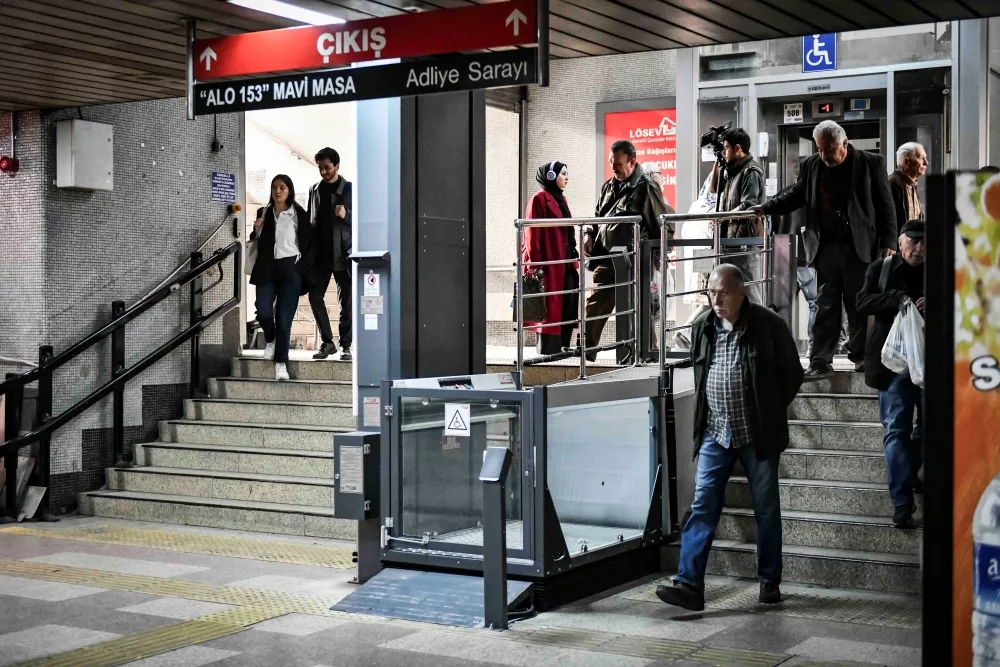 SIHHİYE VE BATIKENT METROSU ENGELLİ PLATFORMLARI YENİLENDİ