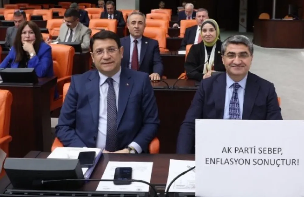 Ekmen’den Mecliste pankartlı protesto