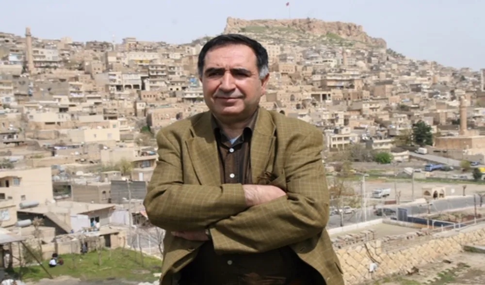 YAZAR BÜLENT TEKİN