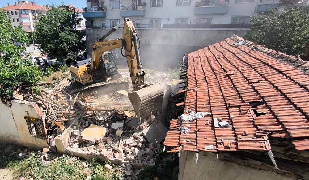 Mamak’ta Metruk Yapılarla Mücadele Devam Ediyor