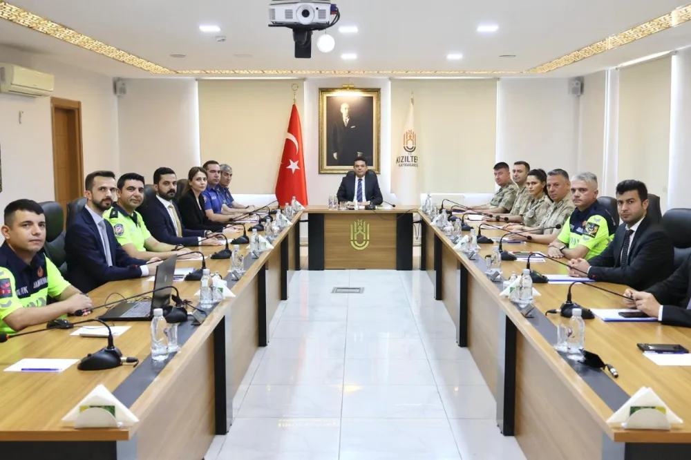 KIZILTEPE İLÇESİNDE HAFTALIK GENİŞLETİLMİŞ ASAYİŞ VE GÜVENLİK TOPLANTISI GERÇEKLEŞTİRİLDİ