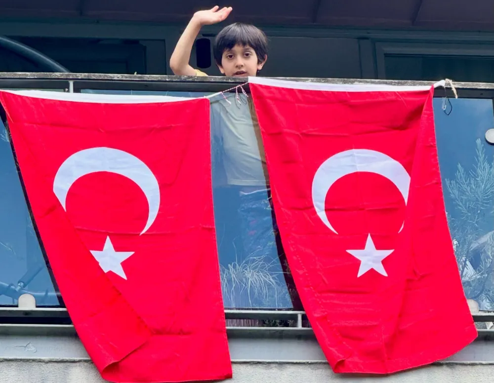 Cumhurbaşkanı Erdoğan’ın bayrak çağrısına İstanbul’dan yanıt