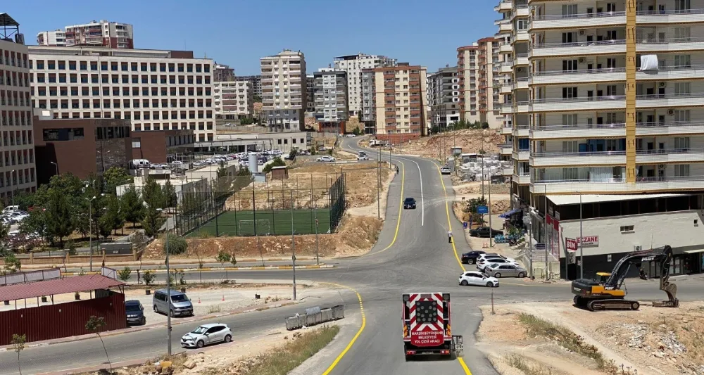 Mardin Büyükşehir Belediyesinin Yol Çizgi Çalışmaları  Sürüyor