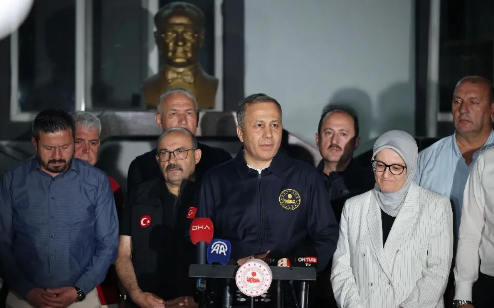 İçişleri Bakanı Yerlikaya Sındırgı’da Meydana Gelen Deprem Sonrası Açıklamalarda Bulundu