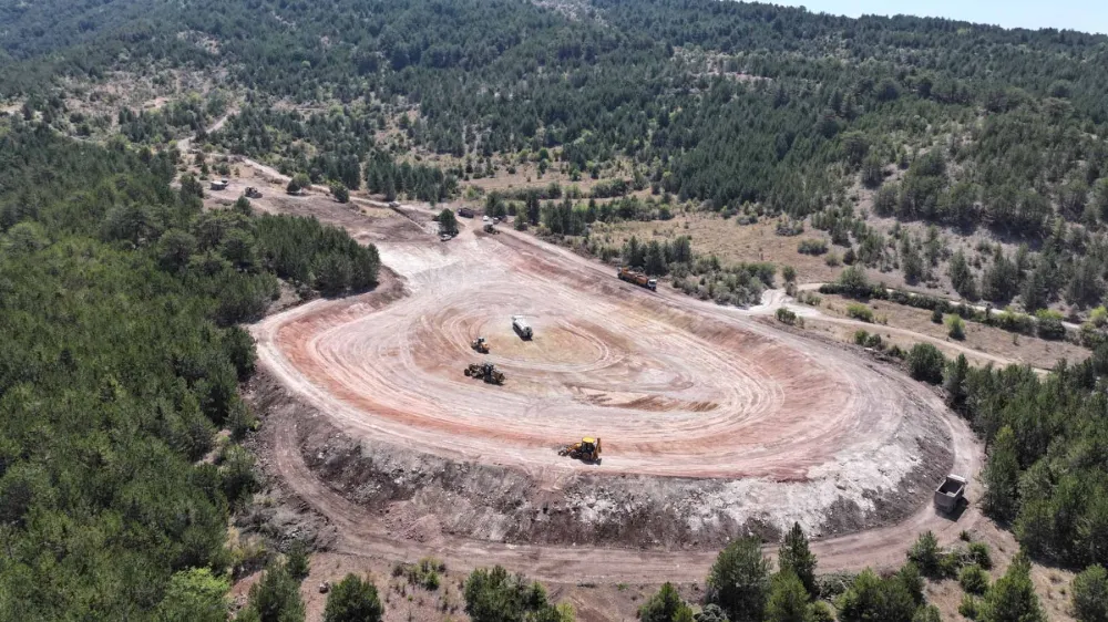  ÇAMLIDERE BEŞBEYLER MAHALLESİ’NE HAYVAN İÇME SUYU GÖLETİ YAPILDI