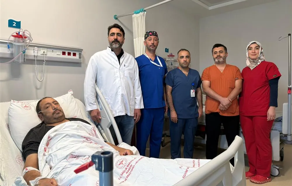 DÜNYA’NIN EN BÜYÜK BÖBREĞİNDEN  MARDİN’DE GERÇEKLEŞTİRİLEN  AMELİYAT İLE  KURTULDU