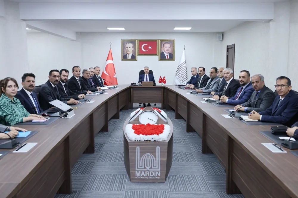 MARDİN VALİSİ TUNCAY AKKOYUN BAŞKANLIĞINDA BÜYÜKŞEHİR BELEDİYESİNDE TOPLANTI 