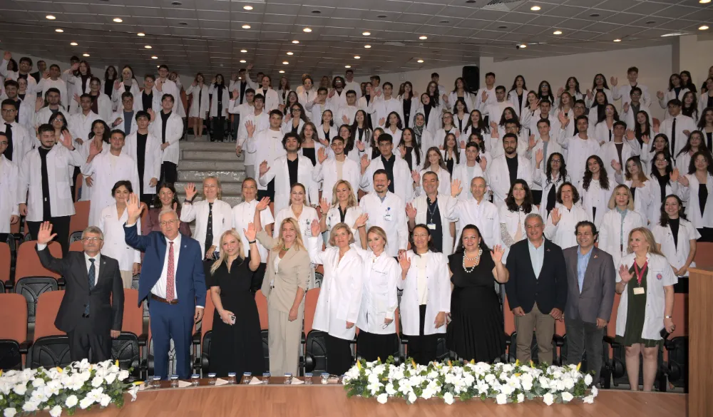 Ege Üniversiteli Diş Hekimleri Beyaz Önlüklerine Kavuştu