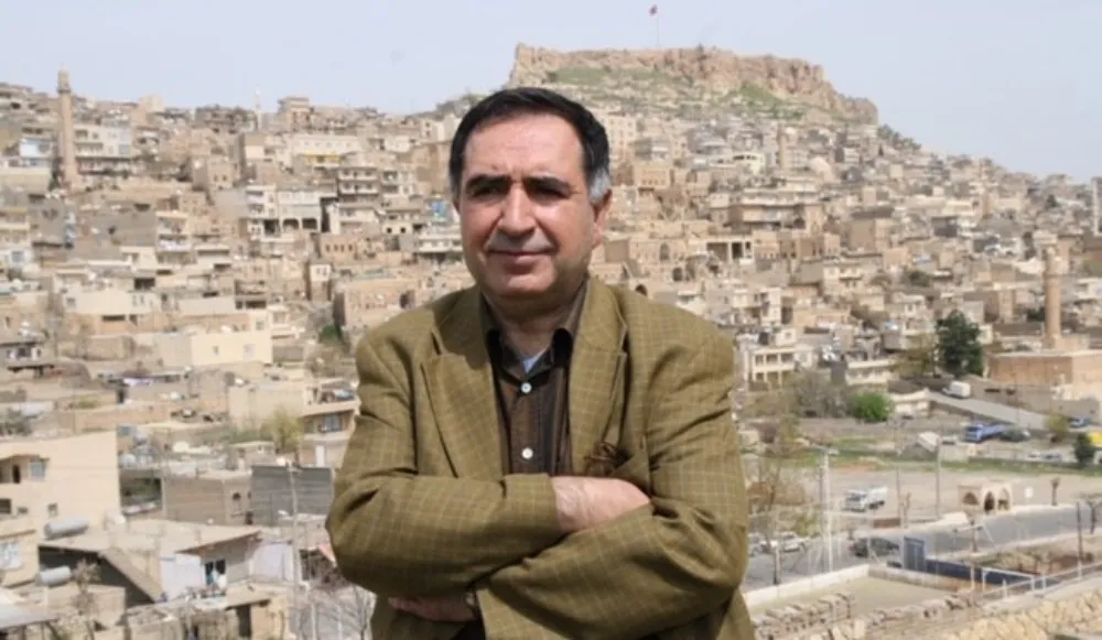 YAZAR BÜLENT TEKİN;